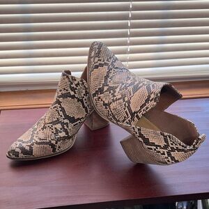 BEAST FASHION Snakeskin Pattern Ankle Booties
